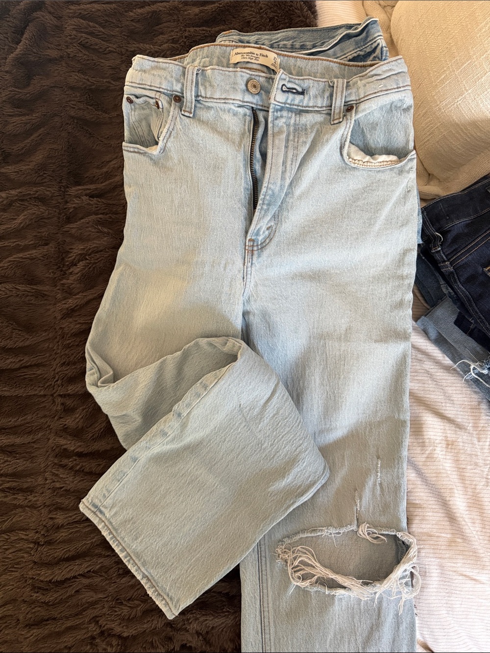 ABERCROMBIE-THE 90’s STRAIGHT ULTRA HIGH RISE JEAN